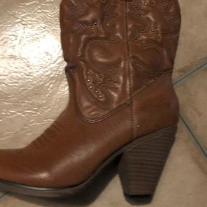 Brown cowboy boots with heel